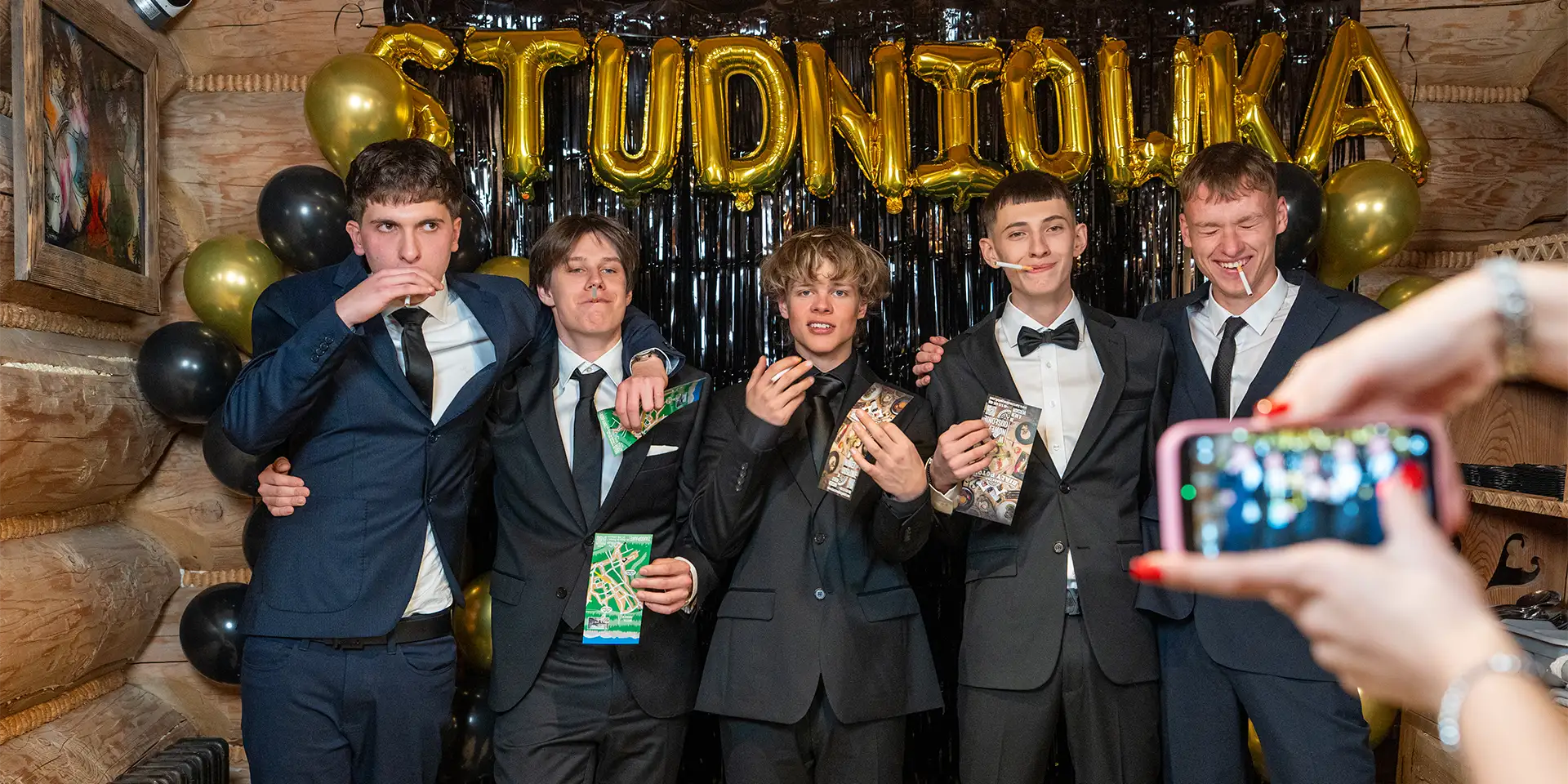 sesje fotograficzne - zdjęcia studniówkowe - cała Polska